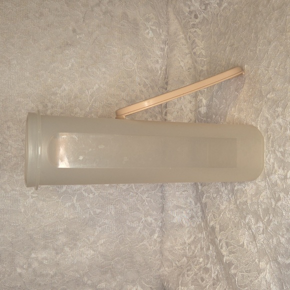 Tupperware: Container with Lid - Picture 5 of 7